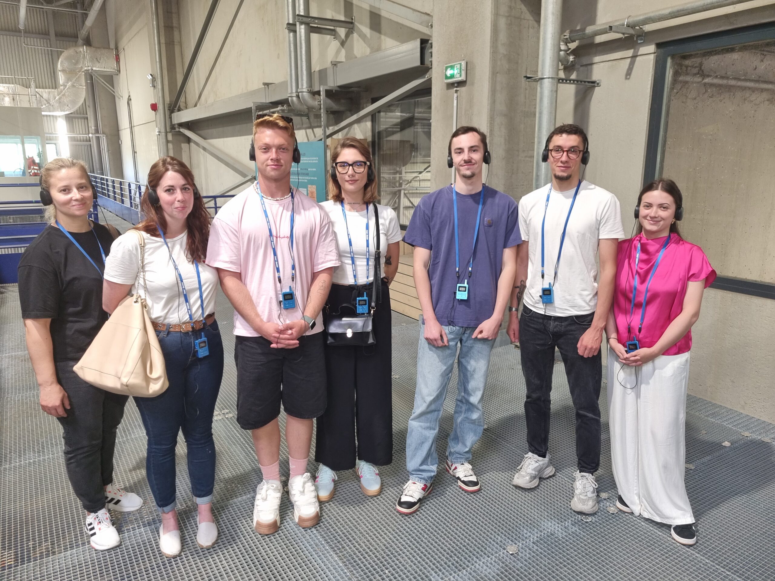 7 étudiants en bachelor Responsable de la Distribution Omnicanale visitent le centre de tri des emballages de Bourges.